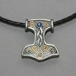 Thorshammer aus Silber, Feingold & Saphir – handgefertigter Wikingerschmuck