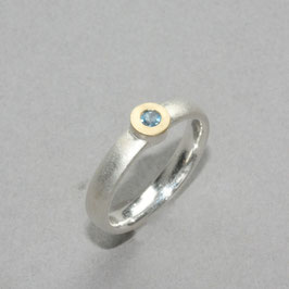 Zarter, strahlender Aquamarinring, Antragsring, Unikat, handgefertigt Silber/Gold