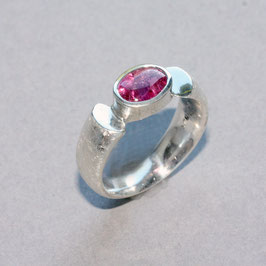 Ring Unikat, handgefertigt , Turmalin pink in Silber