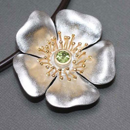 Blüten Anhänger, Heckenrose mit Peridot