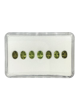 Peridot carré fac. 6,5x4,5 mm