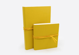 Lederbuch mit feinem Lederband