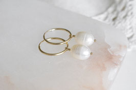 MELODY Pearl Hoop Earrings in gold