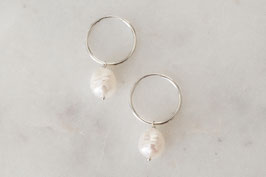 MELODY Pearl Hoop Earrings in silber