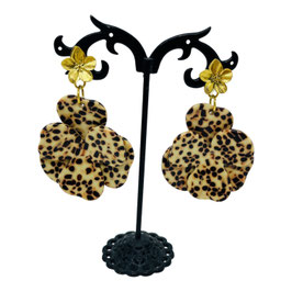 Clous d'oreilles fleur blanche marbré