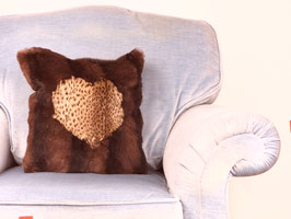 201225/14  Upcycling Pelzkissen