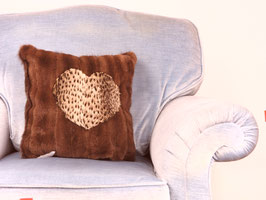 201225/20  Upcycling Pelzkissen