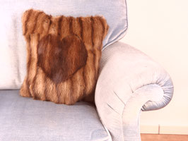 210126/14  Upcycling Pelzkissen