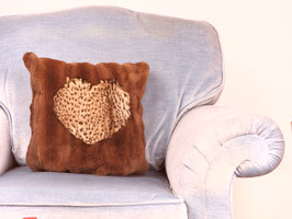201225/27  Upcycling Pelzkissen