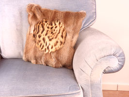 210126/2  Upcycling Pelzkissen