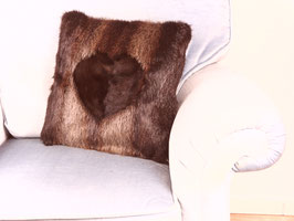 210119/11  Upcycling Pelzkissen