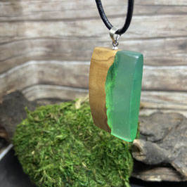 Anhänger aus Holz und Harz