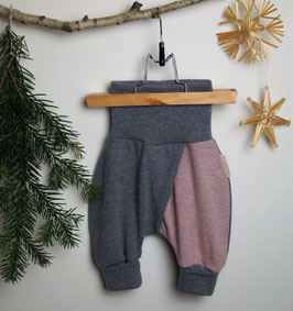 Kuschelige Wollhose mit Falte aus Merinostrick (Hauptfarbe: Grau und Rosa Melange-Highlight)