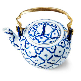 Thai Teekanne aus Porzellan mit blau weißem Muster mit Messinggriff