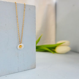 Filigrane Kette mit Gänseblümchen