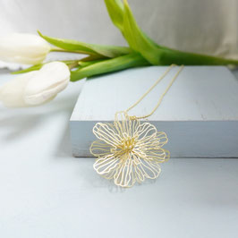 Edle Kette mit großer Blume