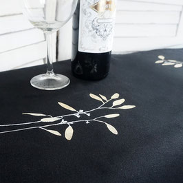 kleine schwarze Tischdecke mit Lorbeer-Illustration