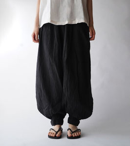 「kasane」バルーンパンツレギュラー　黒　M(W65)