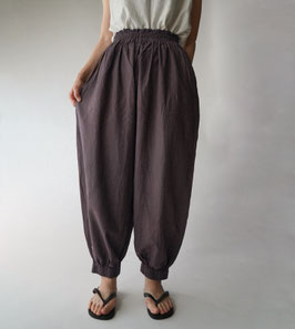 バルーンパンツスリム　煤茶　S(W63)