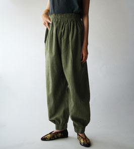 バルーンパンツスリム　渋カーキ　S(W62)
