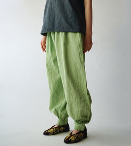 バルーンパンツスリム　濃若草　S(W62)