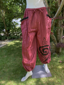 Uni High Cut Hose Himbeer pinestripe mit Tribal Muster SU_131