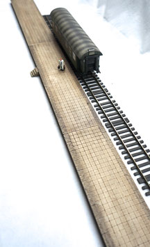 Bahnsteig  "Schmal" mit Treppe für Spur 0 1:45 koloriert bemalt gealtert