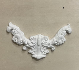 geflügeltes Tor- oder Fensterrelief