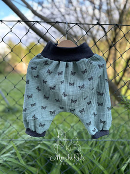 Musselin Sommerhose Kurze Pumphose Baby Kind " Schmetterlinge auf grün " Größe 116