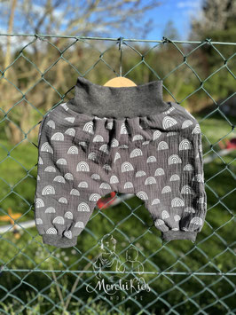 Musselin Sommerhose Kurze Pumphose Baby Kind Baumwolle " Regenbogen auf grau " Größe 74-122