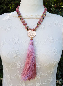 Mala Style Necklace *STARLIGHT SYMPHONY*  mit facettierten Amethystnuggets, Rhodochrosit, Dalmatiner- Jaspis und gravierter Sternenhimmel- Bronzeplatte
