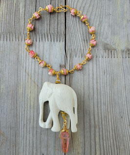 MAGIC ELEPHANT Glücksbringer *ENCHANTMENT crystal quartz* mit handgeschnitztem Holz- Elefant, gefärbter Bergkristallspitze & Korallenröschen - vergoldet