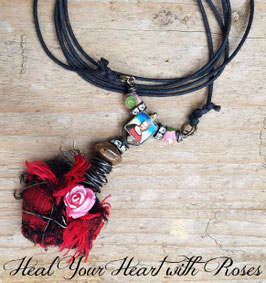 *BLACKHEART ROSENHERZ ROT* Magische Herzkette mit Marienbild & Röschen an Baumwollkordel
