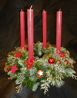 (1) Adventskranz gesteckt