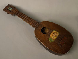 VINTAGE/Kamaka SOPRANO PINE 【ブルー・クレスト・デカール 1920s】