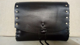 Pochette ceinture en cuir noir déco rivet