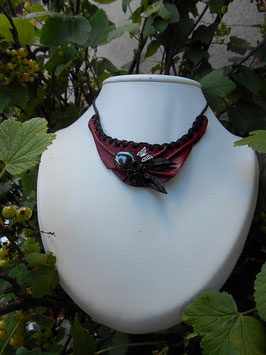 Collier serti d'une hématite