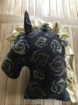 Pferdekissen Design dunkelbraun mit Rosen und goldener Mähne II