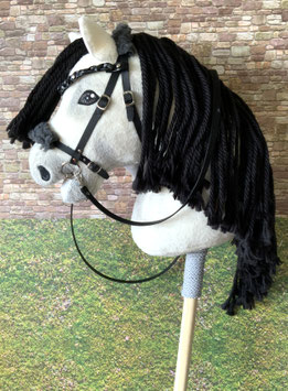 Hobby Horse Schimmel schwarze Mähne
