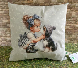 Kleines Kissen Mädchen mit Hund und Daisys