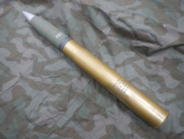 8,8cm L/56 original Stahlhülse, restauriert mit Sprenggranate;   8,8cm Flak, Tiger späte Ausführung.