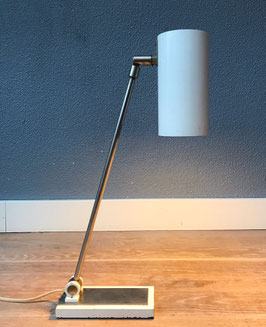 Witte metalen bureaulamp