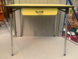 Keukentafel geel