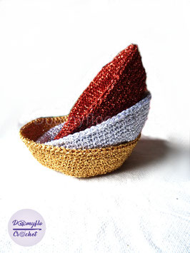 Set of 3 crocheted metallic threads bowls for tokens (Copper, Gold and Silver) for board games