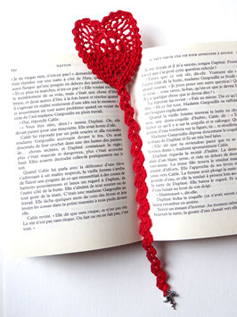 Marque pages cœur St Valentin façon dentelle en coton rouge ou rose au crochet