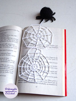 Marque pages toile d'araignée noire en coton au crochet