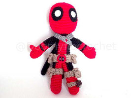 Poupée Deadpool amigurumi au crochet en coton fan art comics US