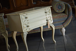 Nádherný štýlový nočný stolík Baroko