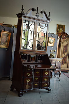 Elegantná písacia komoda s topom
