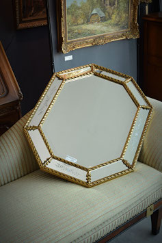 Osemuholníkové fazetové zdobené zrkadlo 67 x 85cm